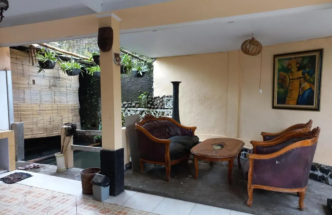 Villa Edwin 2 Lantai Cisarua Puncak Bogor-1